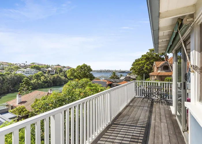 Poolside Stay - Close To Taronga Zoo & Luna Park